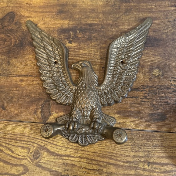 Vintage Heavy Cast Metal Eagle Wall‎ Plaque Patriotic Americana Decor 9”